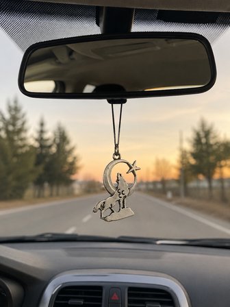 Bozkurt ve Hilal Figürlü Metal Araba Dikiz Aynası Süsü – Türk Motifli Oto Aksesuarı