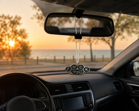 Metal Yumruk Figürlü Araba Dikiz Aynası Süsü – Dekoratif Araç Aksesuarı