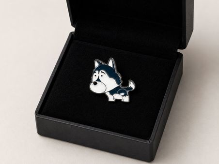 Sevimli Husky Köpek Figürlü Metal Rozet – Çanta Kıyafet İçin Şık Aksesuar
