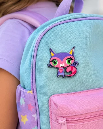 Mor Pembe Sevimli Kedi Figürlü Metal Rozet Çanta Kıyafet Aksesuarı Hediye