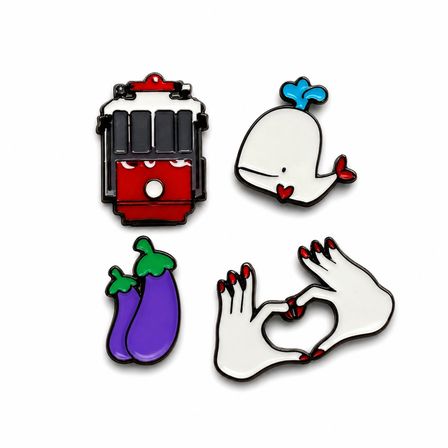 Eğlenceli Pop Art 4'lü Metal Emaye Rozet Set–Tramvay, Balina, Kalp El ve Patlıcan