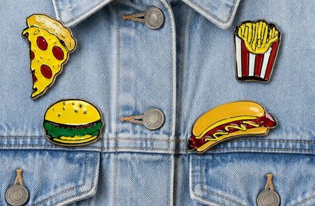 Fast Food Temalı 4'lü Metal Emaye Rozet Seti–Pizza,Hamburger,Patates ve Sosisli Rozet