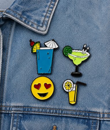 Yaz Temalı Kokteyl & Emoji 4'lü Metal Rozet Seti – Renkli Emaye Rozet 