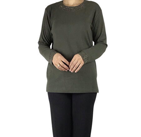 KADIN YAKA VE KOLAĞZI TAŞ İŞLEMELİ MEVSİMLİK BLUZ