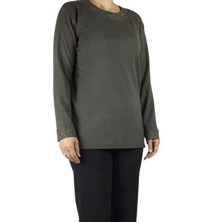 KADIN YAKA VE KOLAĞZI TAŞ İŞLEMELİ MEVSİMLİK BLUZ