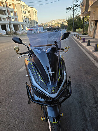 MOTOCAM Honda PCX Siperlik Ön Cam 2025 Model 66cm Füme Renkli 4mm