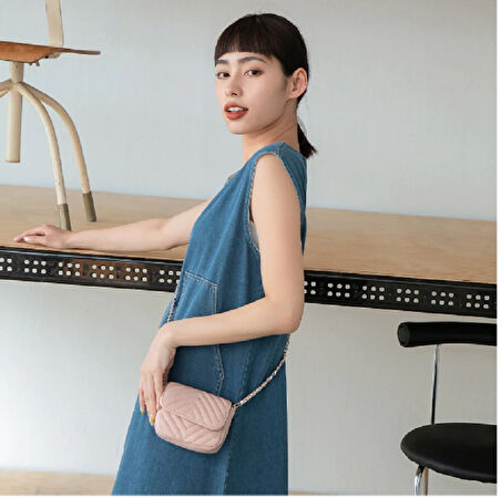 Pembe  Zincir Askılı Mini Çanta