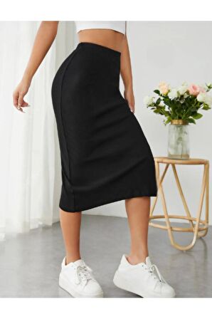 ? *Zarif ve Şık: Siyah Yırtmaçlı Dar Kesim Midi Boy Etek! ?*