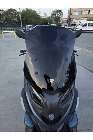 MOTOCAM Piaggio MP3 530 Siperlik Ön Cam 2023-2025 Model 60cm Siyah Renkli 4mm ORTA BOYLU