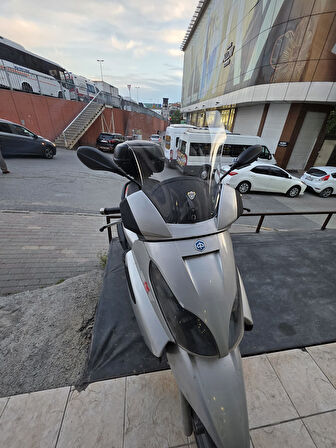 MOTOCAM Piaggio X7 Siperlik Ön Cam 2007-2012 Model 43cm Şeffaf Renkli 4mm