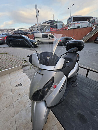 MOTOCAM Piaggio X7 Siperlik Ön Cam 2007-2012 Model 43cm Şeffaf Renkli 4mm