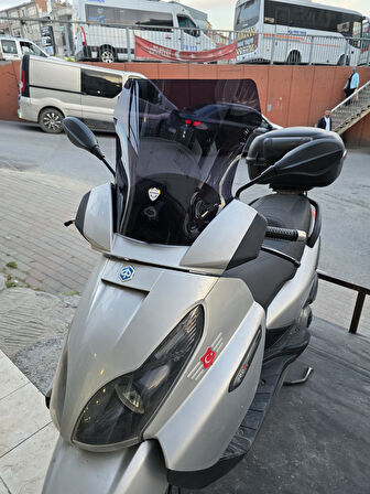 MOTOCAM Piaggio X7 Siperlik Ön Cam 2007-2012 Model 43cm Siyah Renkli 4mm