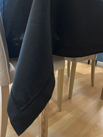 Çeyizlik Piko Sarma Detaylı Dertsiz Masa Örtüsü Simsiz Siyah