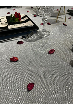 Çeyizlik Piko Sarma Detaylı Dertsiz Masa Örtüsü Simli Gümüş