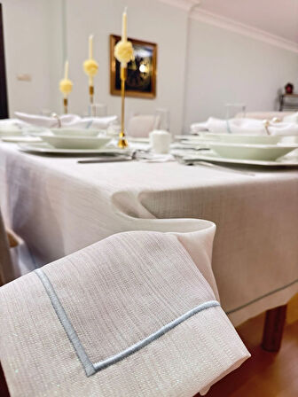 Çeyizlik Piko Sarma Mavi Detaylı Dertsiz Masa Örtüsü Simli Beyaz