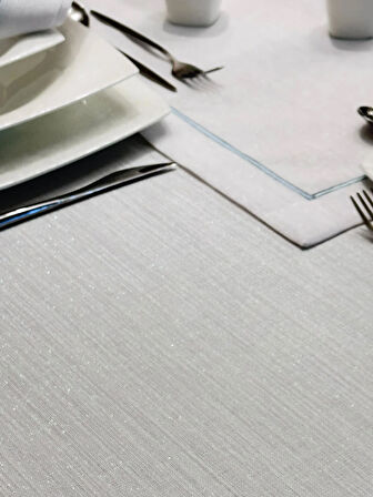 Çeyizlik Piko Sarma Mavi Detaylı Dertsiz Masa Örtüsü Simli Beyaz