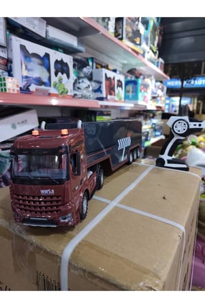Büyük Boy 2.4 GHZ Uzaktan Kumandalı Dorseli Konteyner Tırı Kapıları Açılır Full Fonksiyon RC Tır Pilli