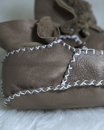 Unisex Bebek %100 Hakiki Deri El Yapımı Bebek Patiği | Yumuşak, Sıcak ve Rahat Ayakkabı Parlak Kahverengi