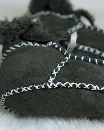 Unisex Bebek %100 Hakiki Deri El Yapımı Bebek Patiği | Yumuşak, Sıcak ve Rahat Ayakkabı Haki