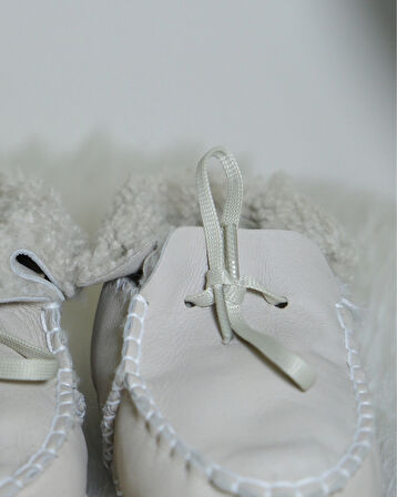 Unisex Bebek %100 Hakiki Deri El Yapımı Bebek Patiği | Yumuşak, Sıcak ve Rahat Ayakkabı Krem