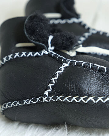 Unisex Bebek %100 Hakiki Deri El Yapımı Bebek Patiği | Yumuşak, Sıcak ve Rahat Ayakkabı Siyah