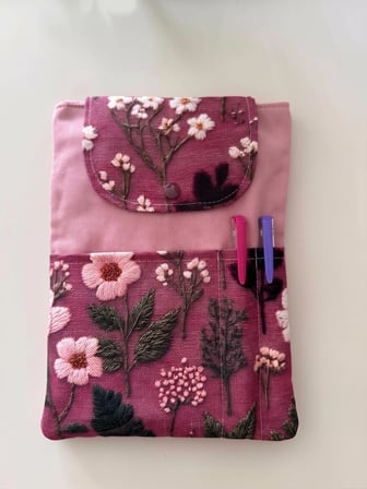 Pudra Bahçesi açık desenli Kitap Kılıfı Şık ve Koruyucu Cepli Kitap Kılıfı Çok Amaçlı Çanta 19x25 cm