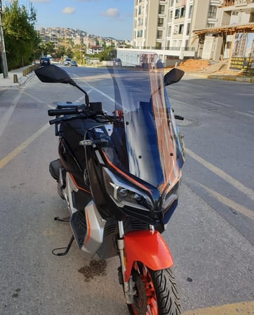 MOTOCAM QJ ATR 250 Ön Cam 2023-2026 Model 75cm Füme Renkli 4mm UZUN