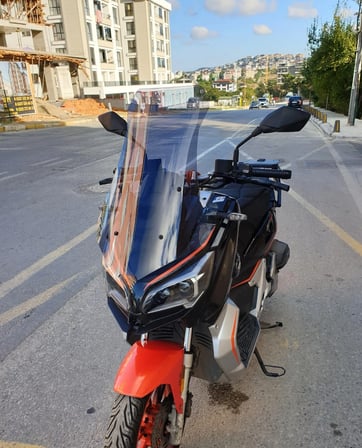 MOTOCAM QJ ATR 250 Ön Cam 2023-2026 Model 75cm Füme Renkli 4mm UZUN