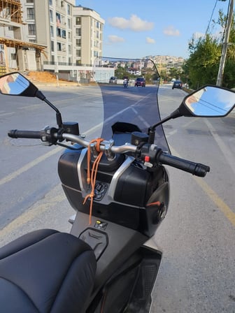 MOTOCAM QJ ATR 250 Ön Cam 2023-2026 Model 75cm Füme Renkli 4mm UZUN