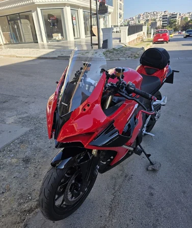 MOTOCAM QJ SRK 125 R Ön Cam 2023-2026 Model 42cm Şeffaf Renkli 4mm