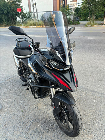 MOTOCAM QJ SRT 900 Siperlik Ön Cam 2023-2025 Model 61cm Füme Renkli 4mm