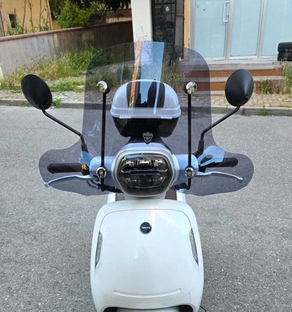 MOTOCAM QJ VPS S 125 Ön Cam 2022-2026 Model 42cm Füme Renkli 4mm Elcikli APARATSIZ