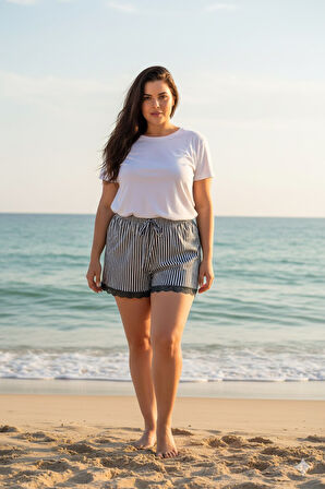 Çizgili Penye Kadın Ev Şortu Bacak Dantel Detaylı Ev Giyim Siyah