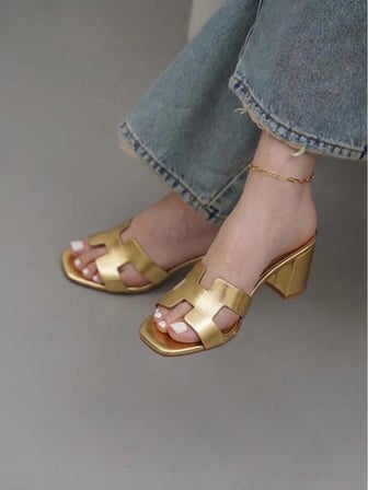 Moopimoda Kadın Gold Metalik H Bantlı Küt Burun Blok Topuklu Terlik