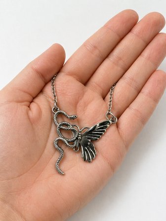 Gotik Yılan Kanat Figürlü Gümüş Renk Unisex Kolye