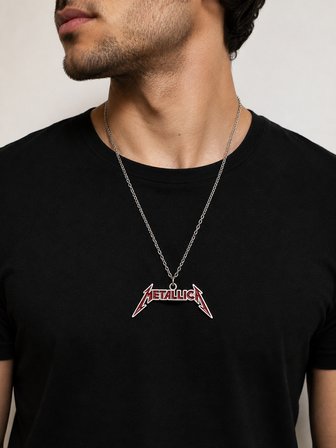 Metallica Logo Tasarımlı Kırmızı Detaylı Rock Kolye Müzikseverlere Hediye