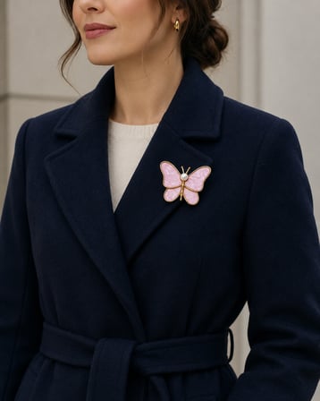 Pembe Butterfly Kadın Broşu | İnci Detaylı Zarif Altın Renk Hediye Aksesuar