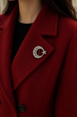 Işıltılı Ay ve Yıldız Kadın Broşu Zirkon Taşlı Zarif Yaka Aksesuarı Hediye
