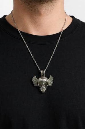 Karanlıkta Parlayan Kanatlı Kuru Kafa Gümüş Renk Kolye I Unisex Metal