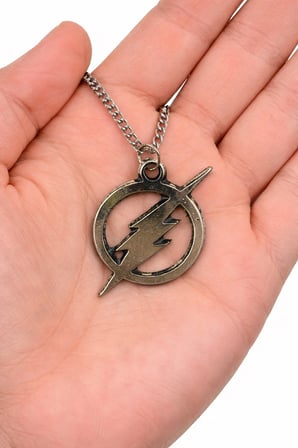Unisex Metal Yıldırım Figürlü Kolye Gümüş Renk Dayanıklı Tasarım