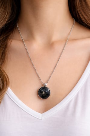 Kozmik Karahindiba Cam Kolye Siyah Yuvarlak Tasarım 60 cm Zincir Unisex