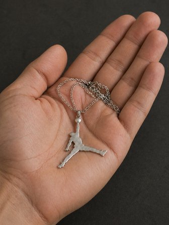 Basketbol Figürlü Erkek Kolye Gümüş Renk Spor Tasarım Şık Hediye