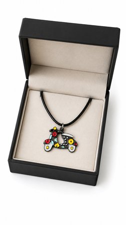 Renkli Vespa Motor Figürlü Siyah İpli Kadın Kolye Hediye Aksesuarı
