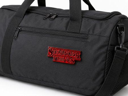 Stranger Things Logo Kırmızı Siyah Tasarım Rozet Koleksiyonluk Hediye