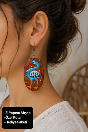 El Yapımı Ahşap Flamingo Figürlü Kadın Küpe – Doğa Temalı Hafif Tasarım Küpe
