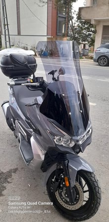 MOTOCAM RKS Blade 250 Ön Cam 2023-2026 Model 65cm Füme Renkli 4mm ORTA BOYLU