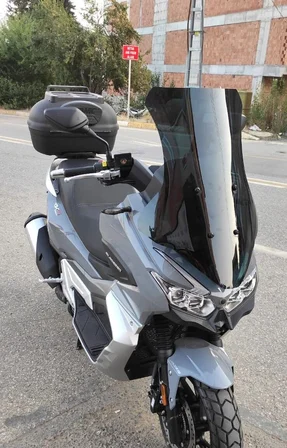 MOTOCAM RKS Blade 250 Ön Cam 2023-2026 Model 65cm Siyah Renkli 4mm ORTA BOYLU