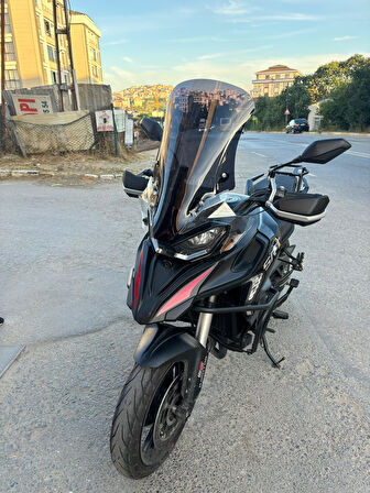 MOTOCAM RKS SRT 900 SX Siperlik Ön Cam 2024-2026 Model 61cm Siyah Renkli 4mm