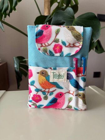 Renkli Kuş Çiçek desenli Kitap Kılıfı Şık ve Kitap Koruyucu Kılıf Cepli Çok Amaçlı Hediye 19x25 cm