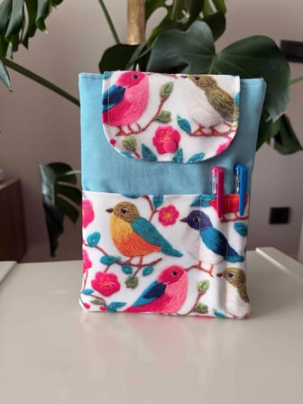 Tadsy Kuş ve Çiçek Desenli Kitap Kılıfı Cepli Çıtçıtlı Koruyucu Kılıf 19x25 cm
